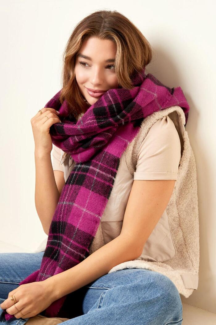 Scarf with checks Pink Acrylic Picture2